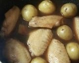 ご飯がすすむ〜♪新じゃがと手羽先の甘辛煮作り方5写真