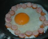 お花みたいなウィンナーの目玉焼き❤作り方3写真