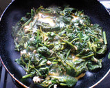 ほうれん草と鶏ミンチの卵とじ作り方3写真