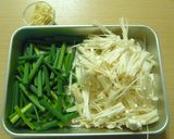 簡単★豚肉とエノキの炒め物作り方1写真
