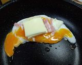 チーズとろっ♪目玉焼きinチーズベーコン作り方2写真