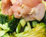 鶏肉とブロッコリーのミルク＆チーズ炒め作り方1写真