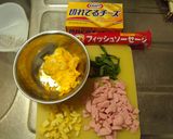 お魚ソーセージと大葉　チーズの彩り炒飯作り方1写真