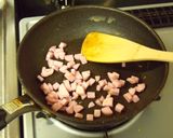 お魚ソーセージと大葉　チーズの彩り炒飯作り方2写真