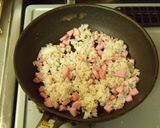 お魚ソーセージと大葉　チーズの彩り炒飯作り方3写真