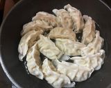 余った冷凍餃子で！潰して焼くカリもちチヂミ作り方3写真