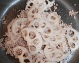 れんこんとひき肉の炒め作り方3写真