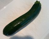 塩こしょうで鶏ももズッキーニ作り方1写真