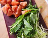 簡単ランチ♪トマト&水菜のクリチサラダ作り方1写真