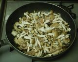 鶏とキノコのワンパン炒め物・すぐ作れておいしい！作り方1写真