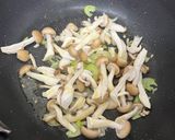 海老としめじのクリームパスタ柚子胡椒風味作り方3写真