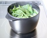 サッと手軽な【小松菜と油揚げのお味噌汁】作り方2写真