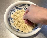 チャーハンと小麦粉を練り合わせて作るうどんの麺作り方4写真