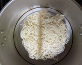 残った冷や麦を蒸し焼きそばに作り方1写真