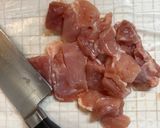 鶏もも肉ともやしとニラの味噌汁　ダシが利いてるよ作り方1写真