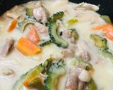 市販ルーで●鶏肉＆ゴーヤーのクリームシチュー作り方3写真