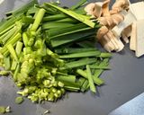 スタミナ満点！ふわふわ！とろり玉子と豚肉のニラ玉作り方1写真