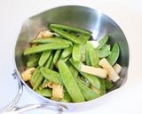 モリモリ食べられる【絹さやのくたくた煮】作り方2写真