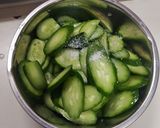 きゅうりと竹輪とトマトで、マヨ胡麻和え作り方1写真