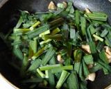 鶏皮ニラ玉炒め作り方4写真