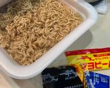 増量!カップ焼きそばで「そば飯」作り方1写真