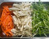 豆苗とエノキとにんじんの簡単ナムル。作り方1写真