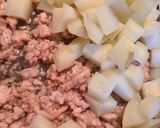 副菜に！ジャガイモと鶏ひき肉の炒め物。作り方2写真