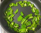 食べるまで6分！クタクタピーマンと竹輪の炒め物作り方3写真