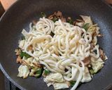 サバ味噌の煮汁を再利用！絶品濃厚焼きうどん作り方4写真