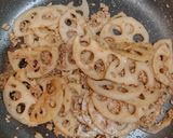 れんこんとひき肉の炒め作り方4写真