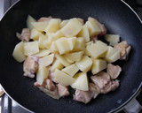 不器用鶏もも肉とじゃがいもの甘辛炒め作り方2写真