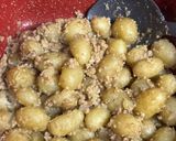 小玉じゃがいもと鶏ミンチの甘辛味噌煮♪作り方7写真