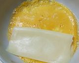 朝ご飯にレンジで♪とろ〜りチーズオムレツ作り方3写真