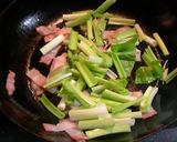 うるいとベーコンのおかか炒め作り方3写真