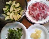 バジルたっぷり♪豚肉とズッキーニ炒め作り方1写真