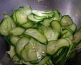 鶏むね肉ときゅうりのサッパリサラダ作り方1写真