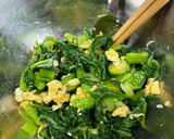かぶの葉と炒り卵のサラダ♪作り方4写真