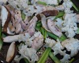 鶏肉の小松菜と花びら茸のオイスター炒め♪作り方3写真