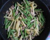 豚ひき肉とじゃがいもといんげんの塩炒め作り方2写真