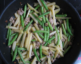 豚ひき肉とじゃがいもといんげんの塩炒め作り方2写真