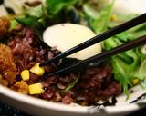 簡単!カリカリ豚とパリパリ野菜の温玉丼作り方2写真