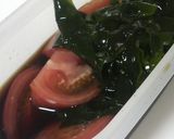 トマトとわかめをポン酢に漬けただけ♪作り方2写真