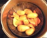 圧力鍋で蒸すだけ!皮付きポテトサラダ作り方1写真