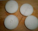 新玉葱の煮物 ツナそぼろ掛け作り方1写真