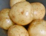 我が家の定番☆新じゃがでおでん風煮こみ作り方1写真