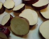 鶏皮とサツマイモの煮物作り方1写真