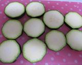 ズッキーニのゴマ味噌チーズ焼き♥作り方1写真