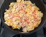 ☆簡単☆カニカマとレタスの旨だし炒飯作り方3写真