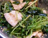 肉入り☆三つ葉のピリ辛ごまポン和え作り方4写真