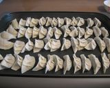 ホットプレートで羽付き餃子作り方1写真